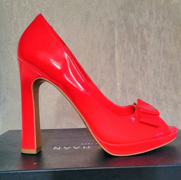 JESSICA SIMPSON 6.5 GLOSSY RED HEELS w BOW ACCENTS flare thick heel open toe - Picture 6 of 9